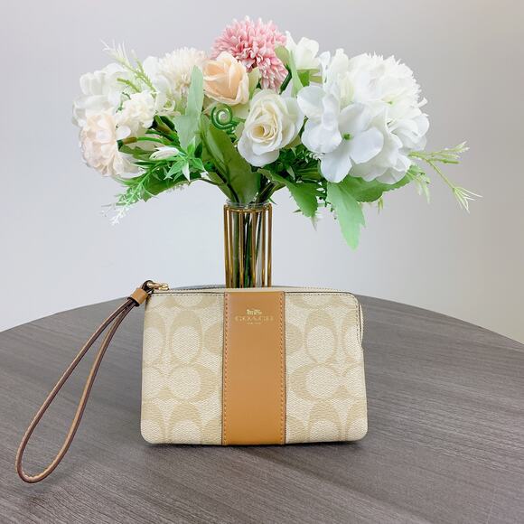 Coach CS602 Corner Zip Wristlet In Signature Canvas With Stripe - Picture 1 of 4